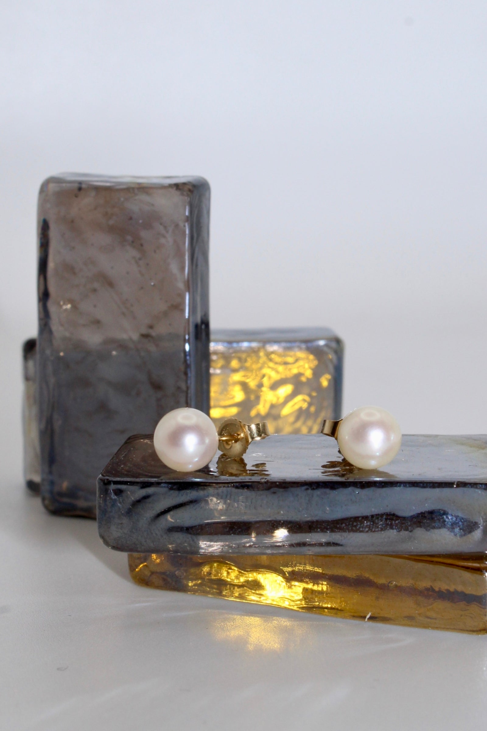 14K Yellow Gold Pearl Stud Earring