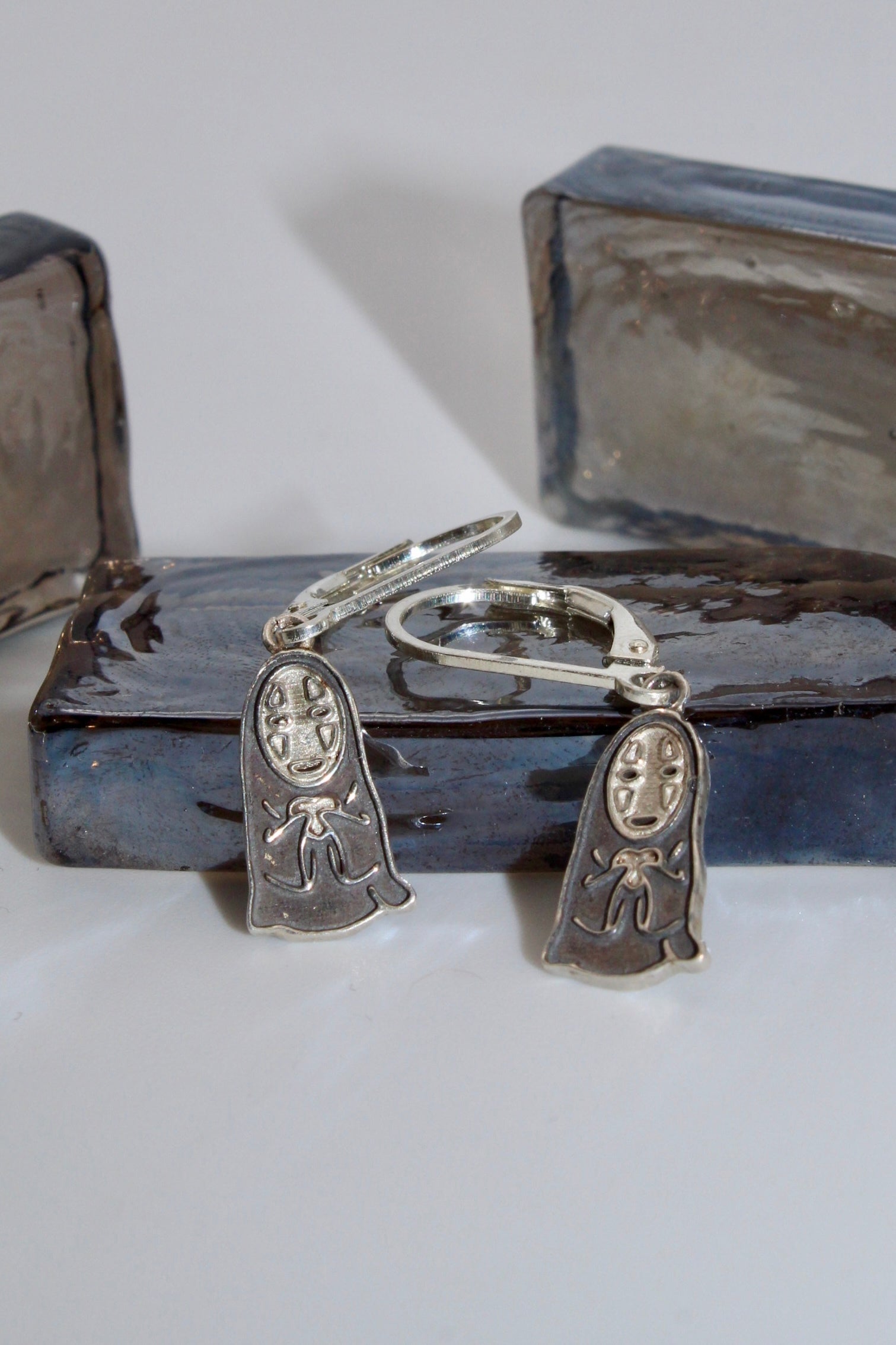 No Face Lever Back Earrings