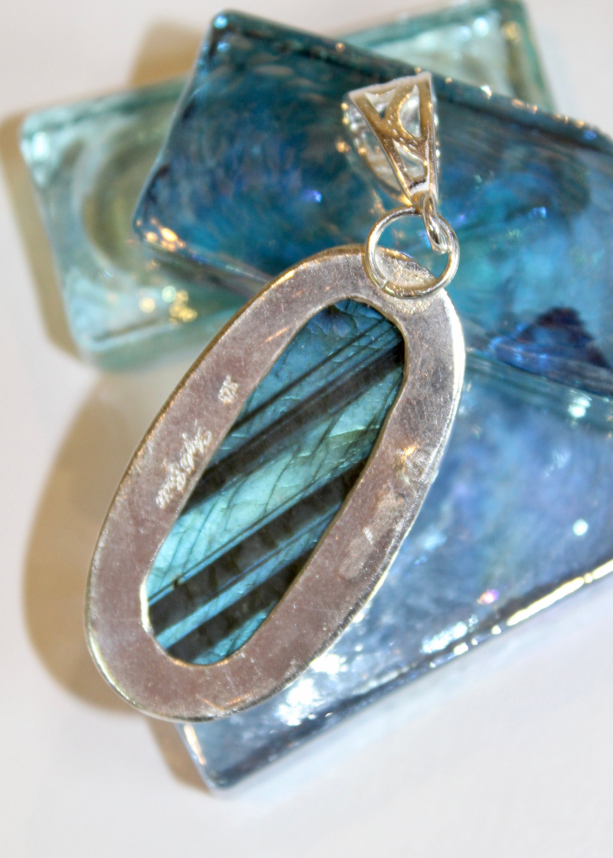 Oval Peek A Boo Labradorite Pendant